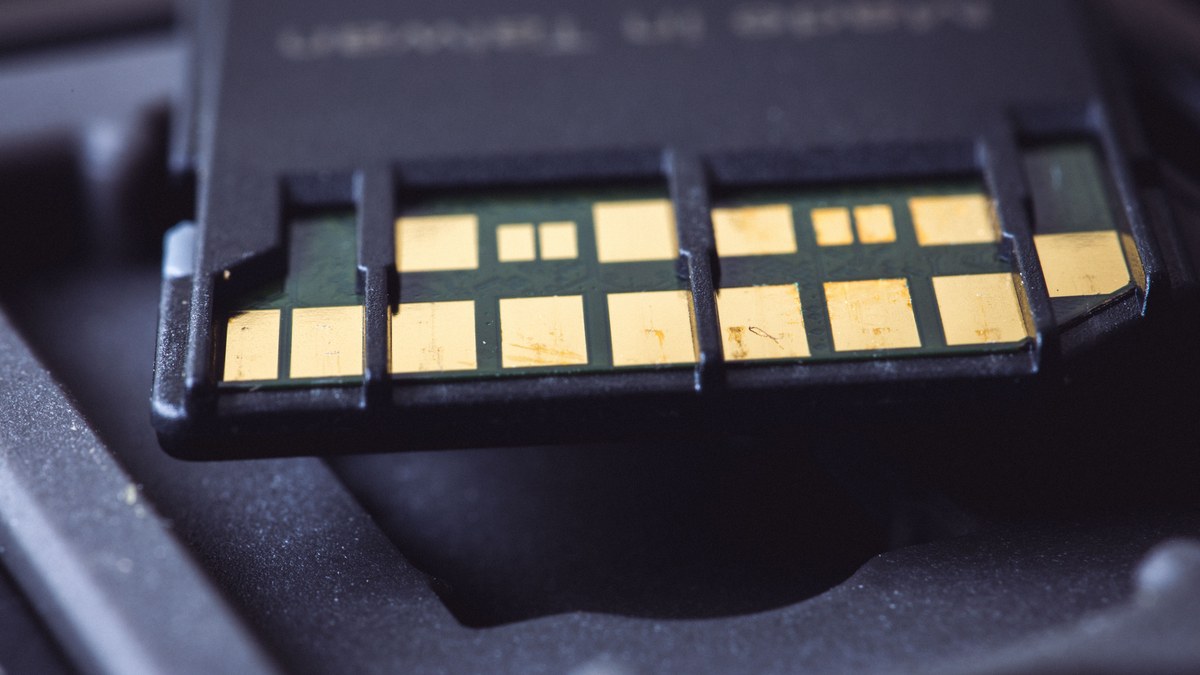 Близък план на няколко microSD карти
